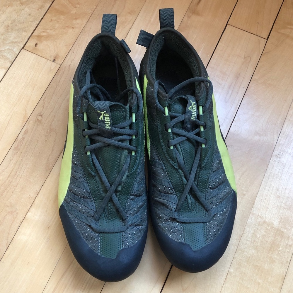 Puma sneaks, Size 9